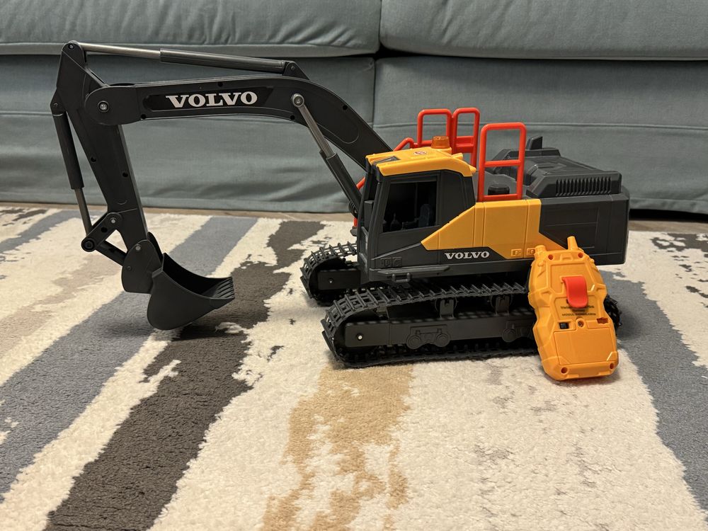 Радиоуправляем багер Volvo от Dickie Toys