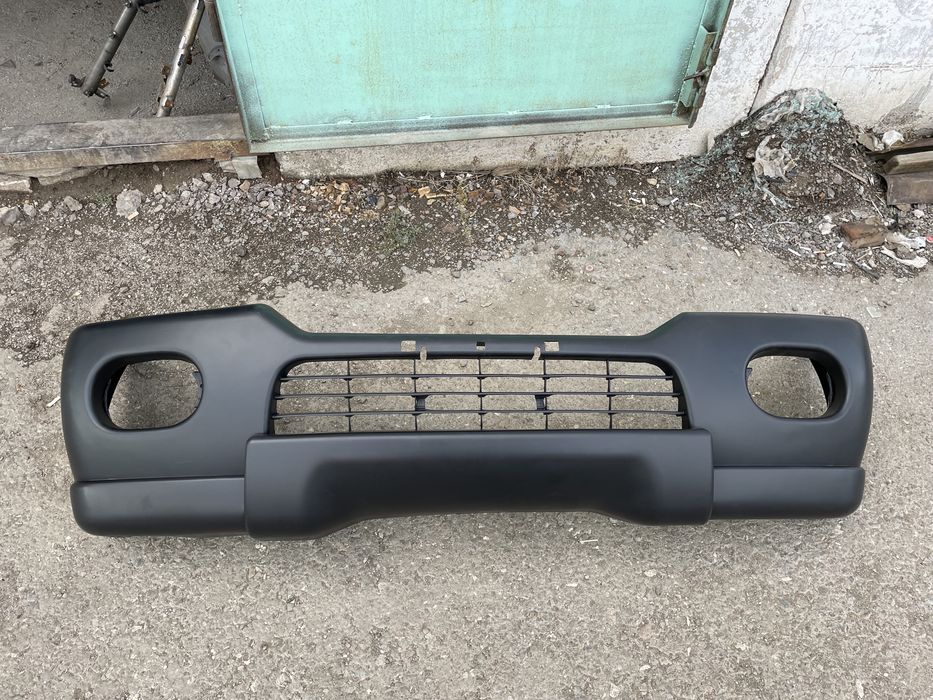 Бампер на Mitsubishi montero/Pajero sport