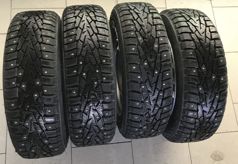 Продаю зимние шипованные шины Nokian Nordman7 215*55R17