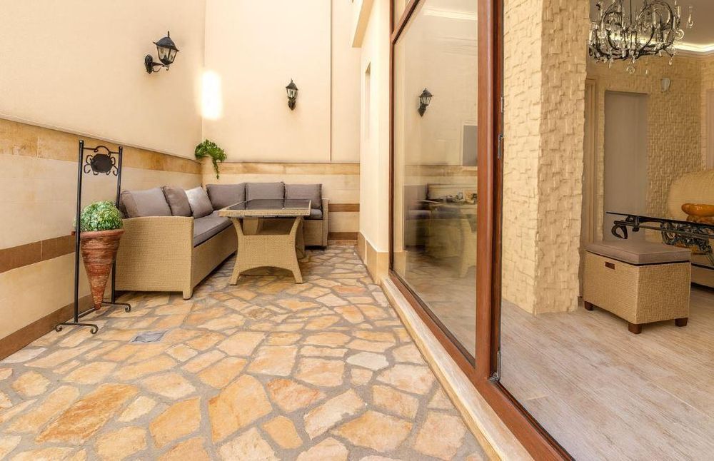 Дава се под наем Тристаен апартамент в Варна, Център - 95 кв.м за 650 € - Снимка #4