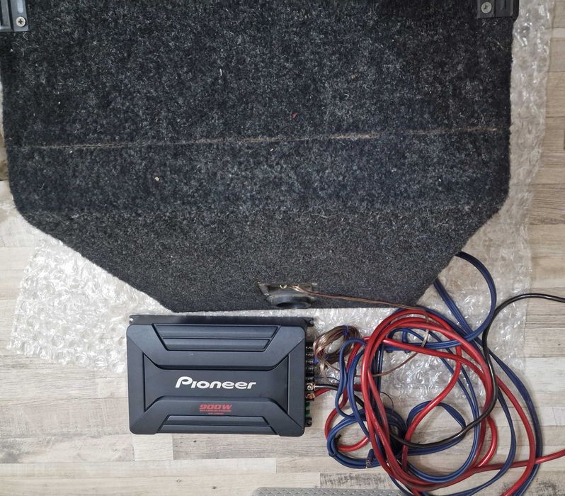 Pioneer - Усилвател и бас каса /линк към видео/