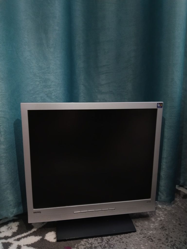 монитор BenQ FP72E