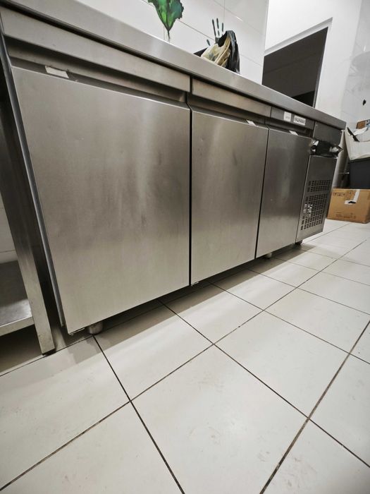 Професионални хладилници и хладилни маси на половин цена