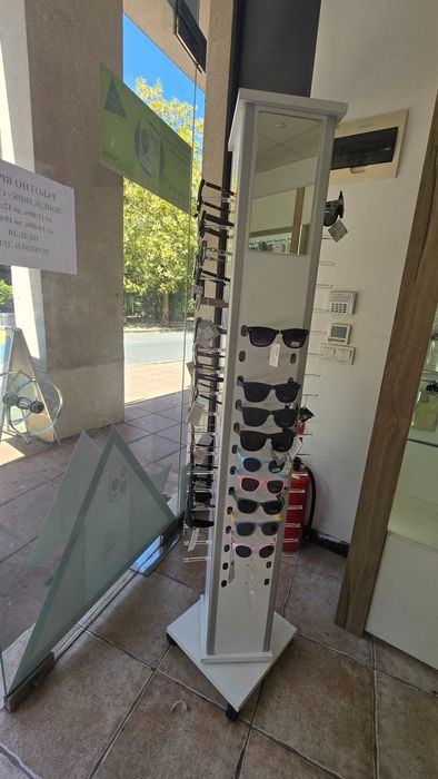 Стойка за слънчеви очила