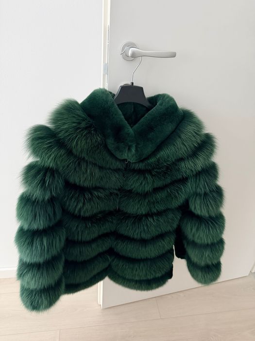 Vând haina de blană naturală chinchilla cu vulpe polară S