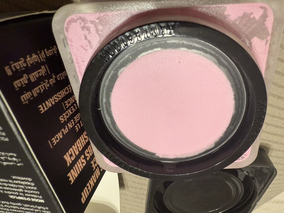 Пудра HudaBeauty