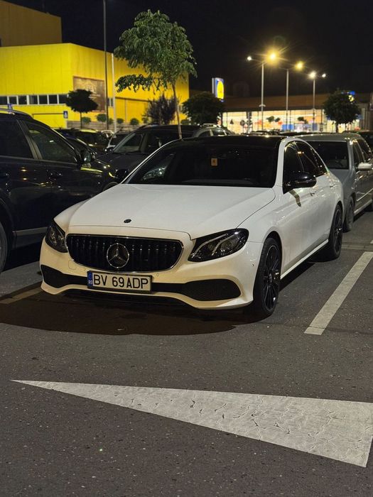 Mercedes-Benz E CarPlay / Ambientale FULL / Plafon Înstelat Comete