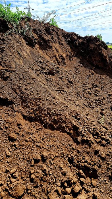 Balastru ,nisip, sort, pământ negru și galben, piatră concasată