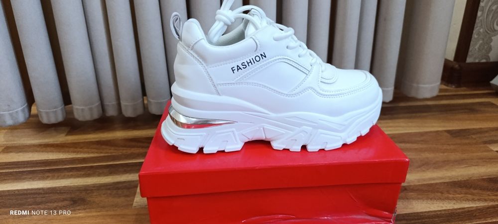 Krasovka beliy 38-razmer