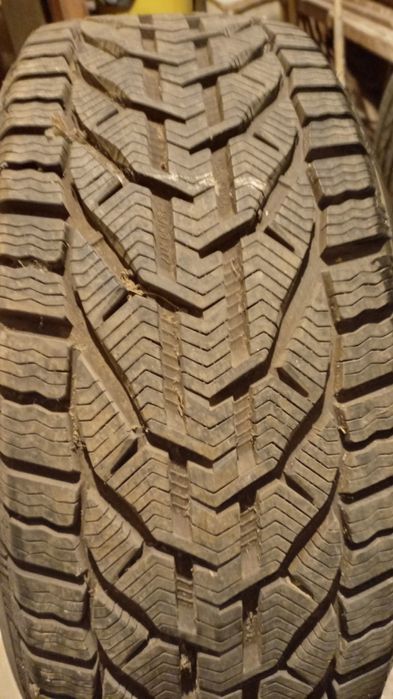 Vând set de 4 jante de tablă cu capace și cauciucuri 225/50 R17 98V