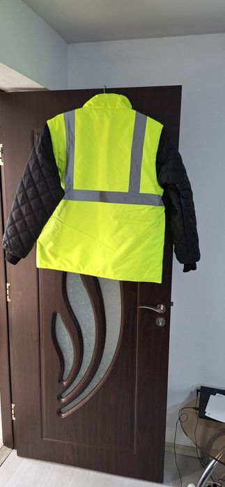 Vand  geaca reflectorizanta fosforescenta noua