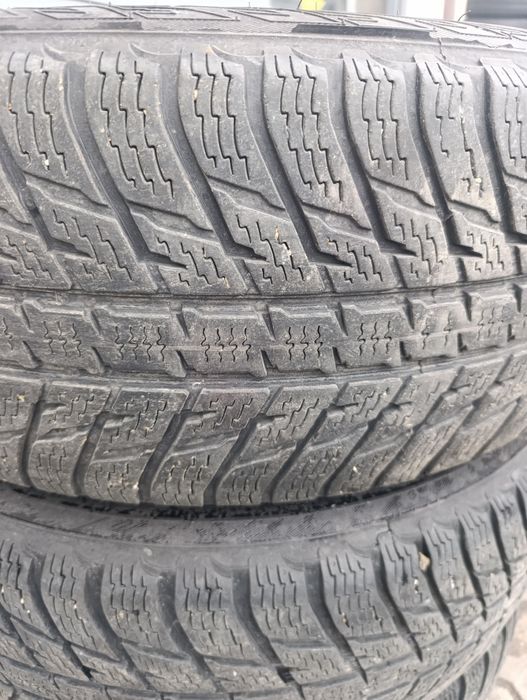 Зимни гуми 235/65/17 Nokian 4бр DOT 4020