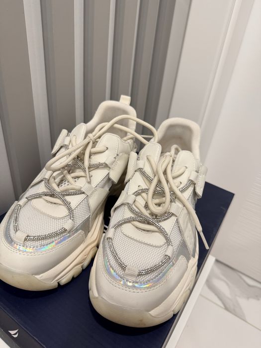 Спортни сникърси