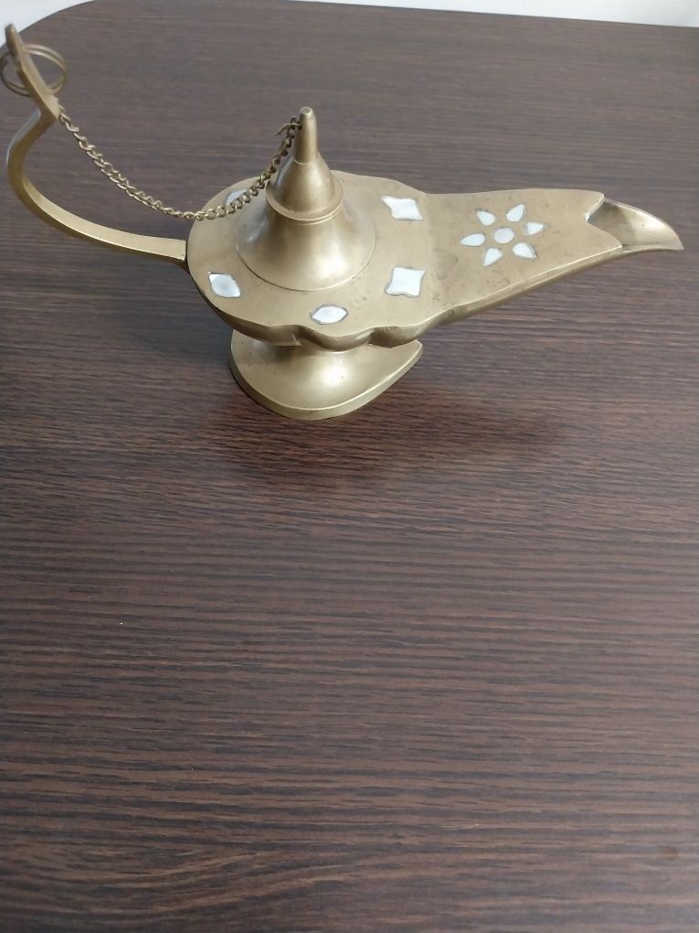 Lampa orientală, bronz