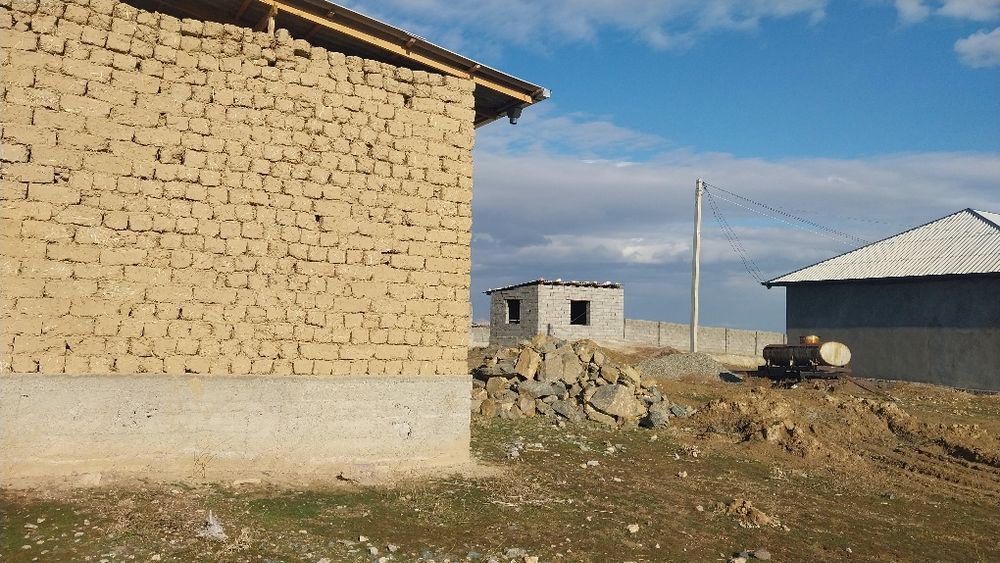 Kuyovboshida 5 sotixdan ikkita uchastka sotiladi, ikki xonali, 260 mln