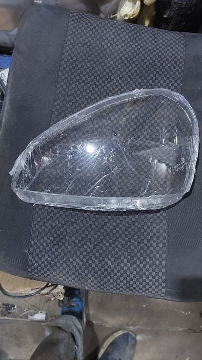 Продам фару левую на приору