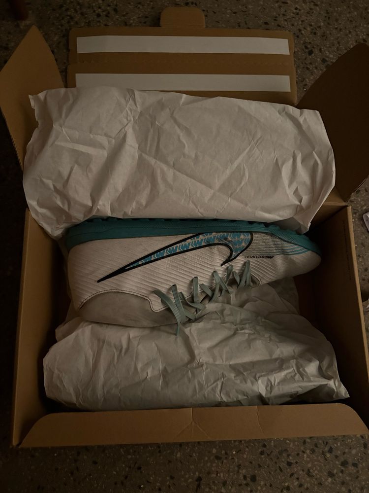 Стоножки Nike.
