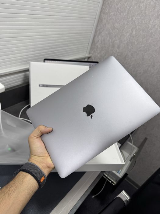 Macbook Air 2020 core i 3 -8/256GB
