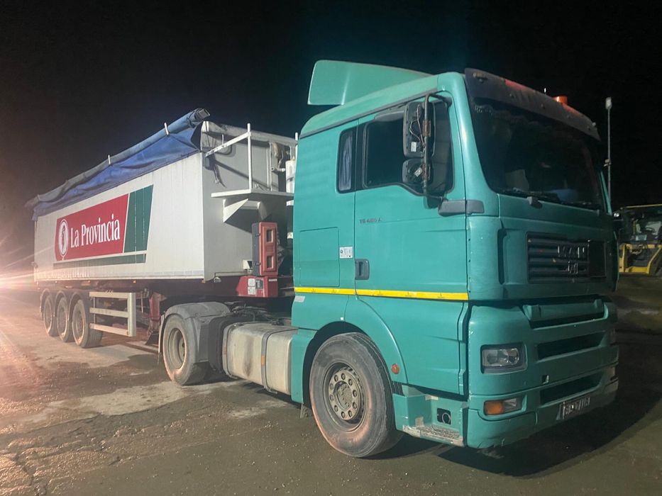 Ofer spre închiriere 8x4,sai, Excavator Takeuchi 9T, transport cereale