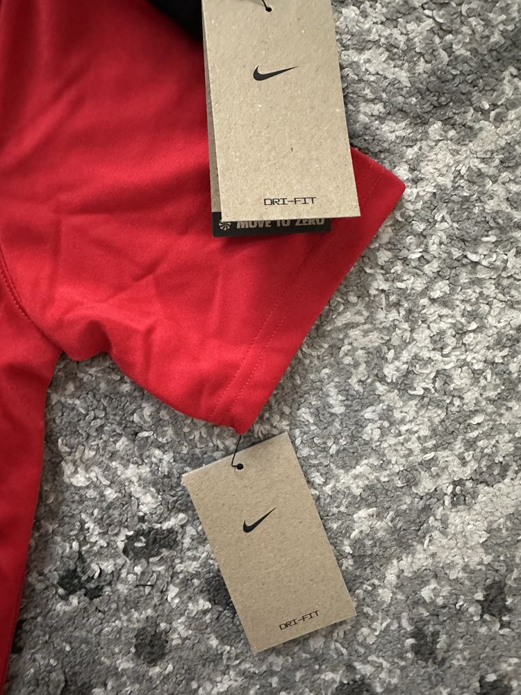 Нови футболни тениски Nike р-р 158- 170 см.