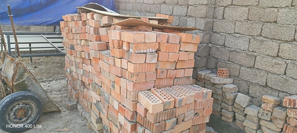 Продаётся кирпич