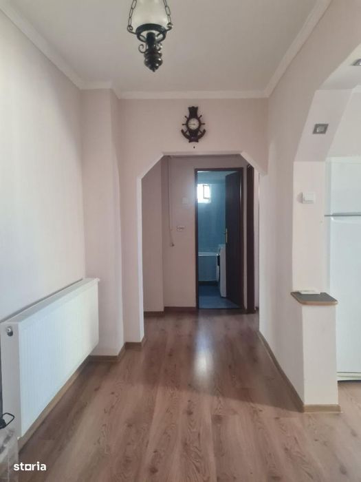 Apartament   cu trei camere  Zona  Fratii  Golesti