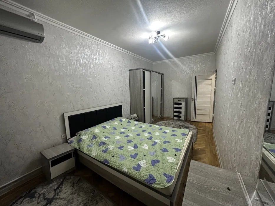 Сдается 3 комнатная квартира, Ц-2 Алайский базар.