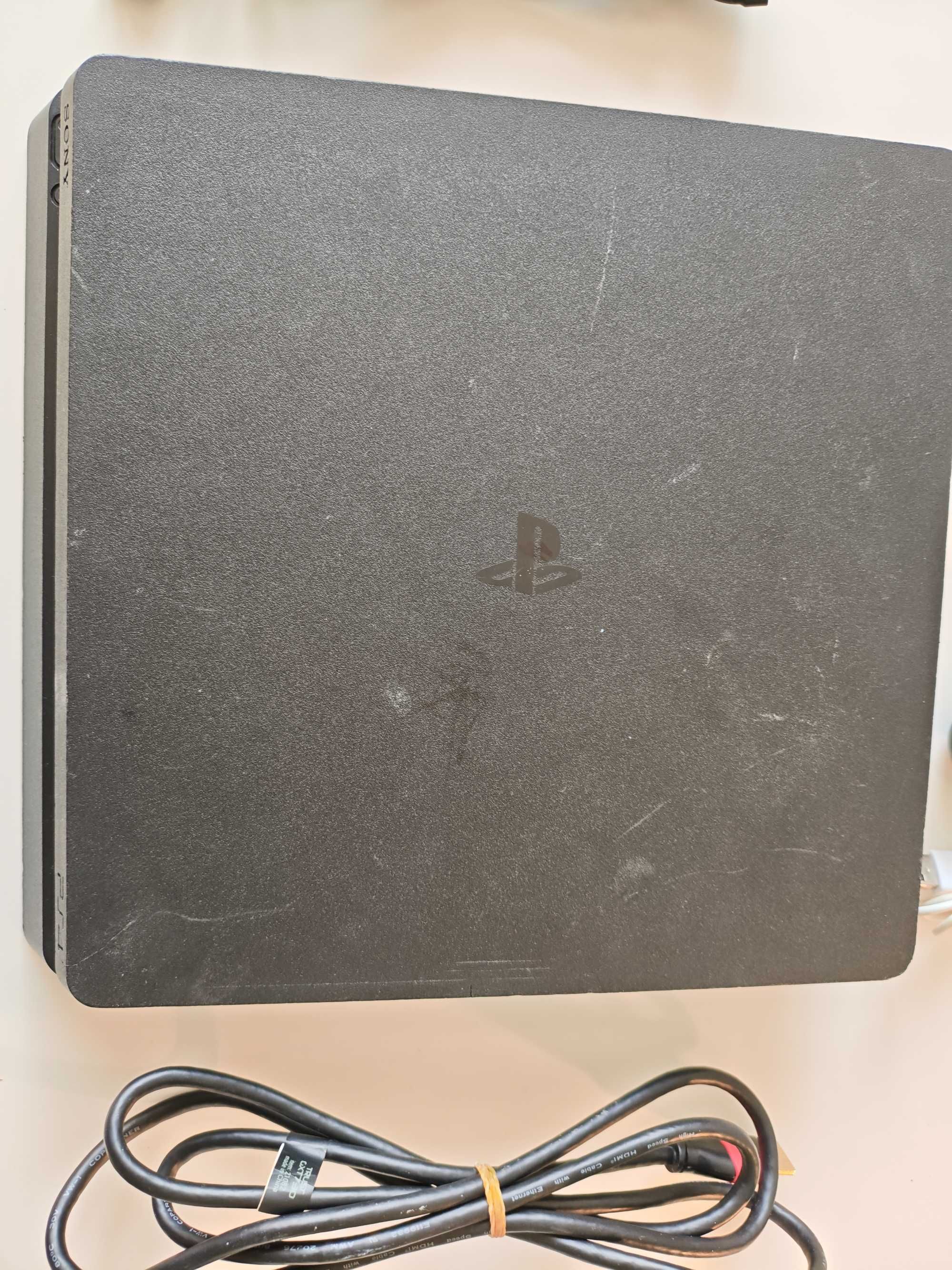 Playstation 4 Slim + 3 игри PS4
