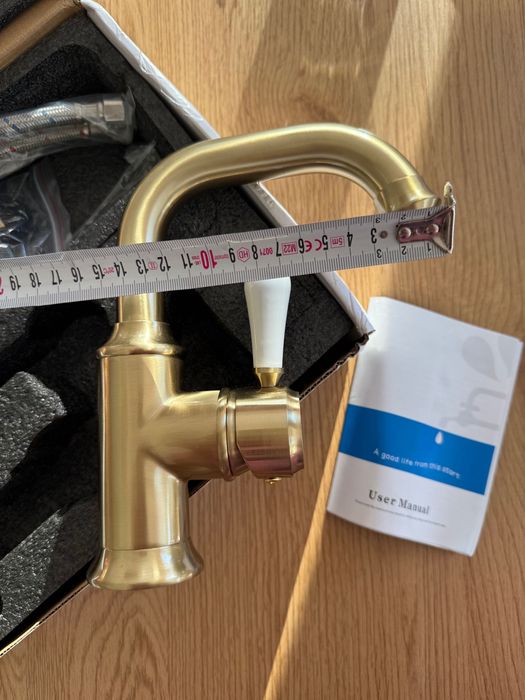 Смесител в цвят “Старо злато”