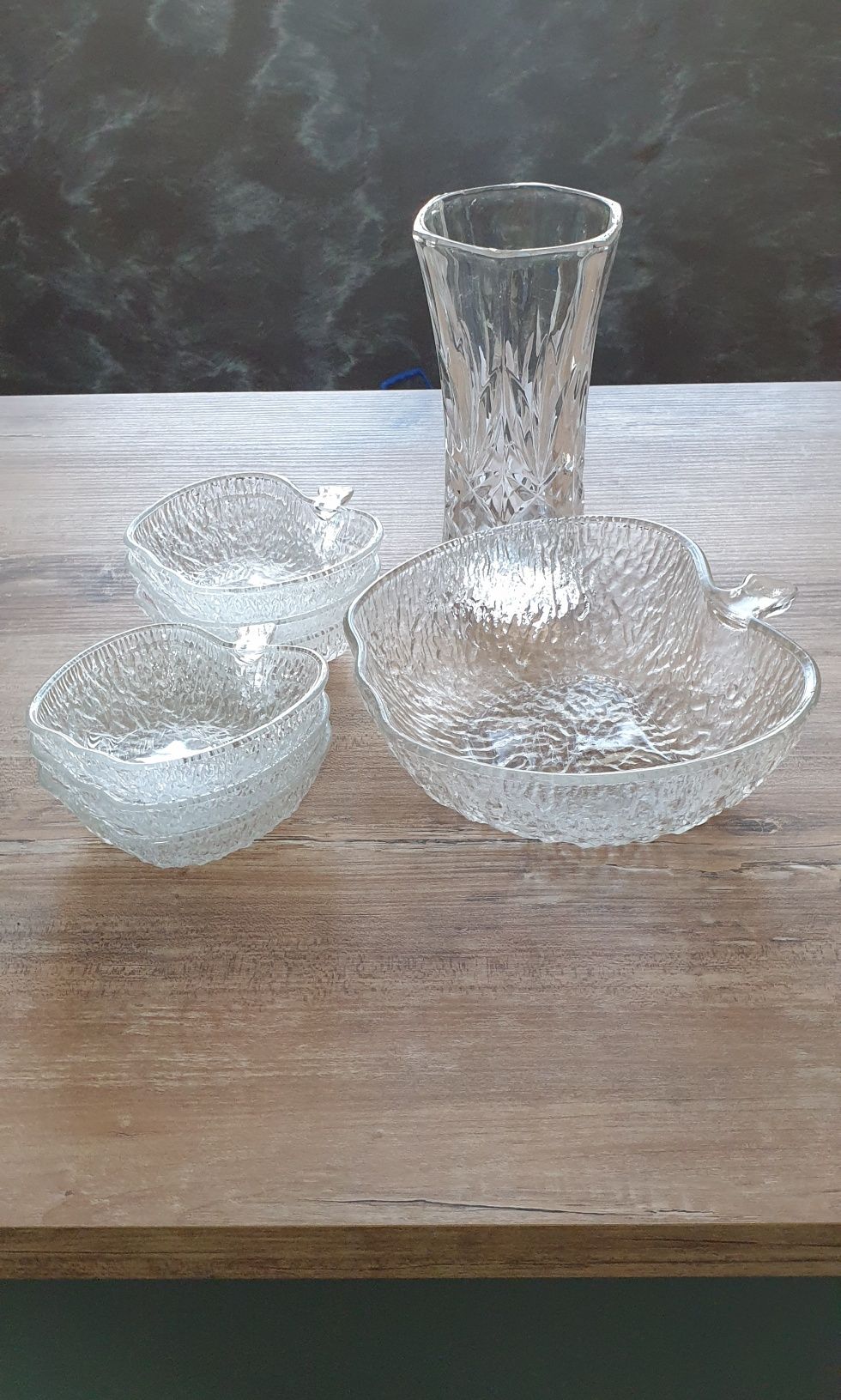 Сервиз от купички ябълка и ваза