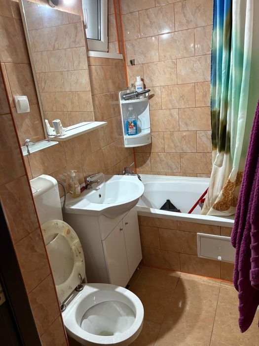 De Vanzare apartament 3 camere Hunedoara M6