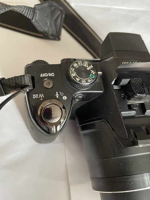 Nikon P100 26x zoom optic,10,3 Mpx,ecran rabatabil, afisare data ora
