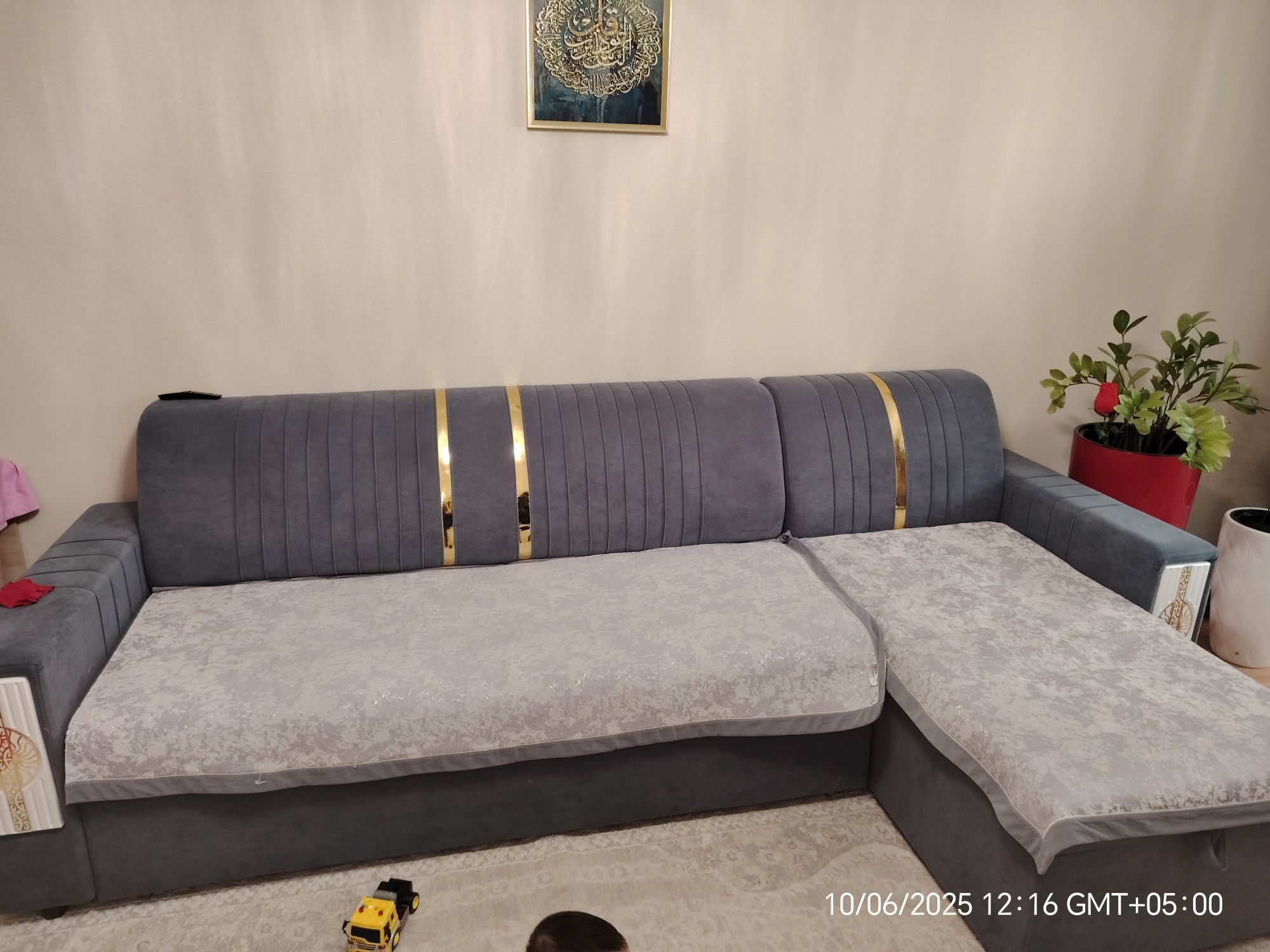 Продам диван в отличном состоянии