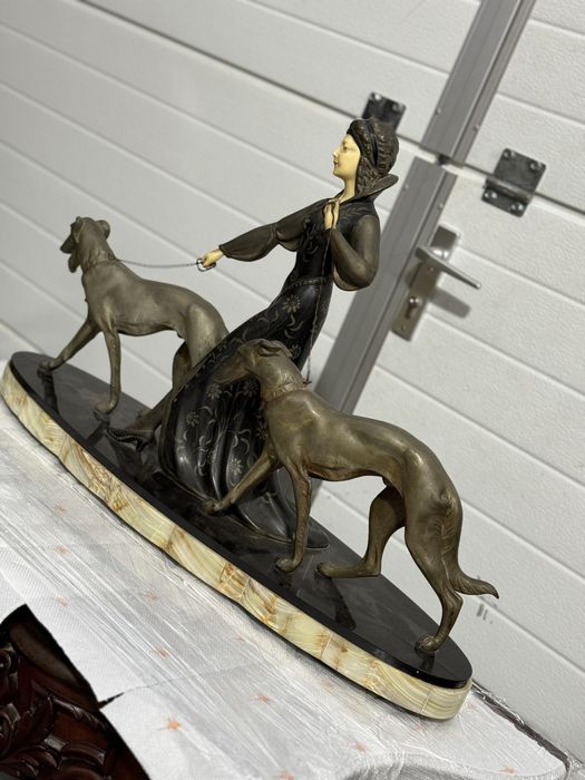 Statueta art deco din antimoniu pe soclu de marmura