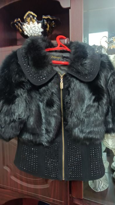 куртка, замиш плаш, шуба холати яхши кам кийилган йиртилмаган, ситилма