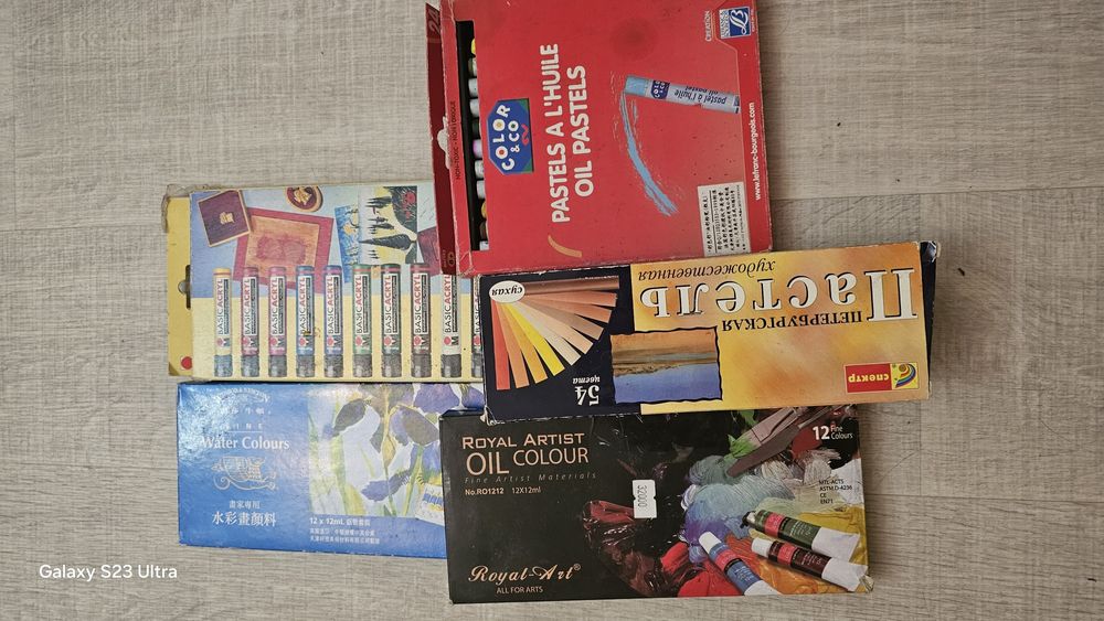 Пастель,акварель масло ,книги ,,бумага ,торшон