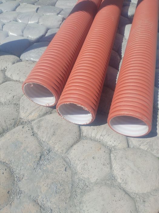 Продам трубы канализационные (гофра)