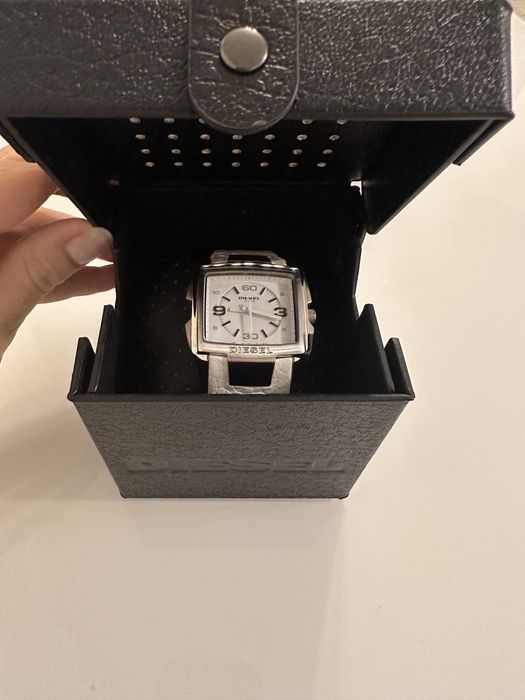 Продам женские часы Diesel