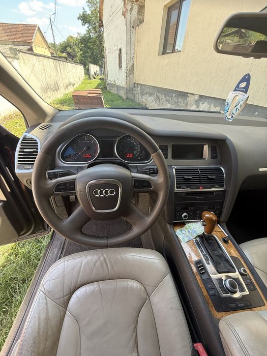 Vand audi Q7 ,mai multe detalii la numarul de telefon