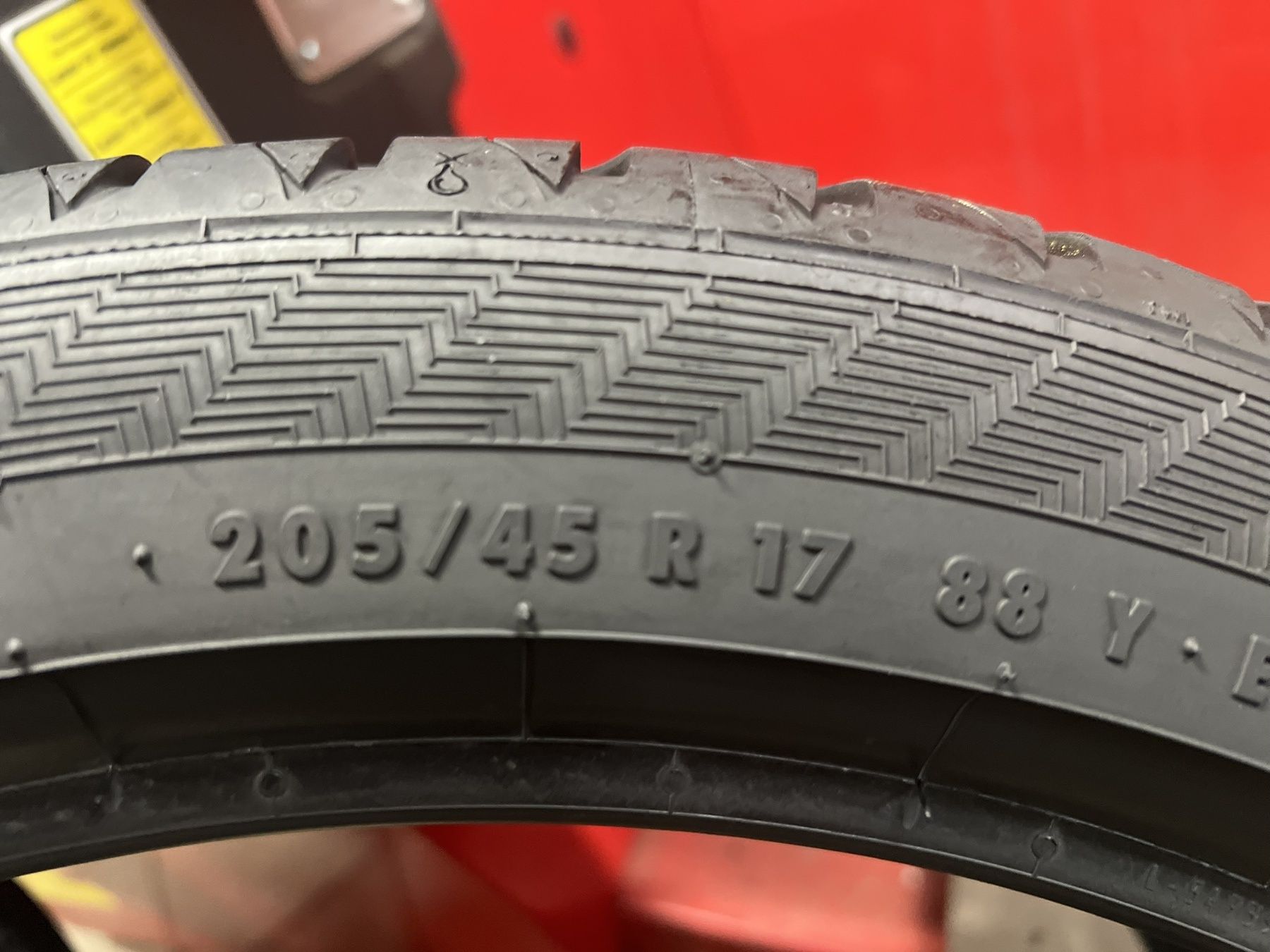 Летни гуми 205/45 R17 Gislaved