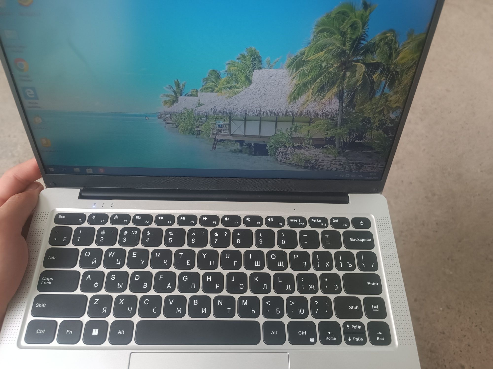 Notebook sotiladi