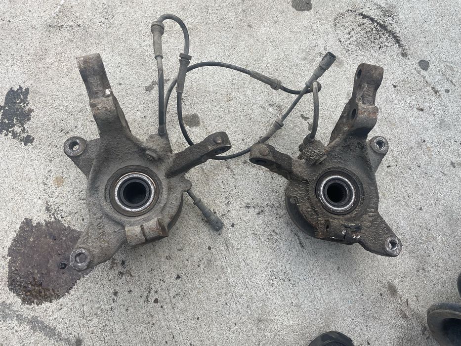 Fuzeta stanga / dreapta fata Renault Scenic 1 / rulment / butuc