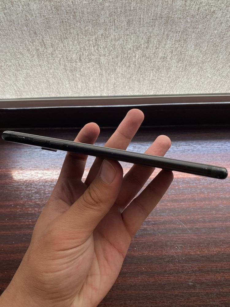 Продам Iphone 7+