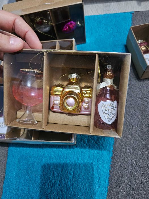 Seturi de globuri mici ideale pentru cadou