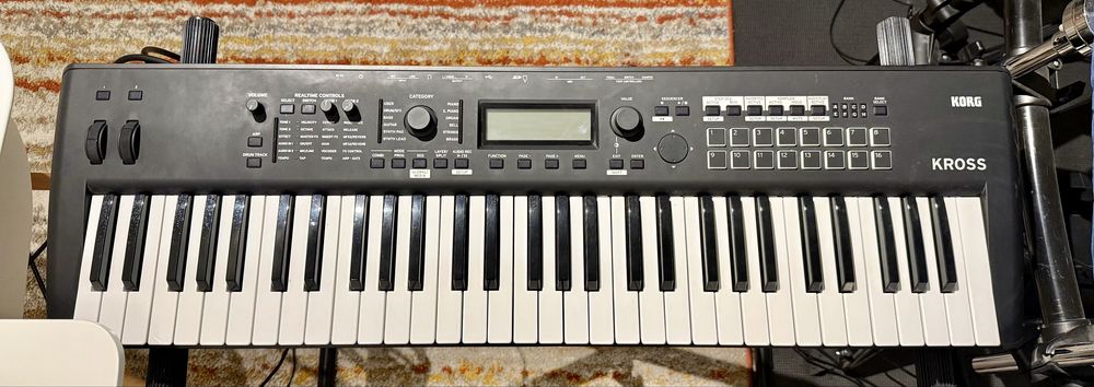 Korg Kross 2 61 keys - aproape nou + Husă originala Korg