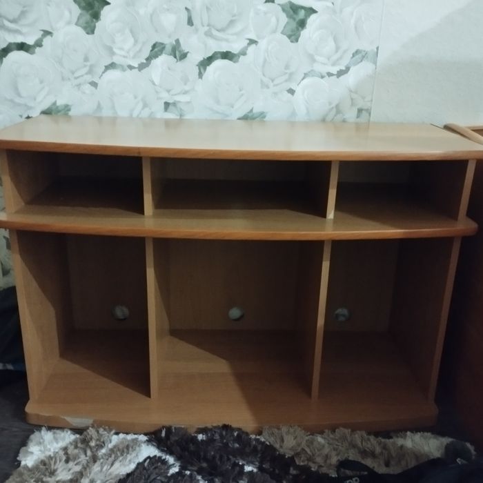 Компьютерный столик. Качественный прочный целый