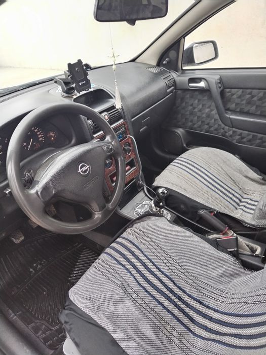 Vând Opel  Astra g