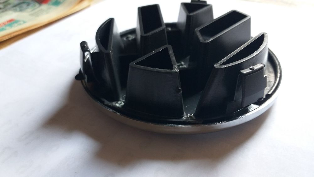 Емблема за решетката на голф 5 от 2004г до 2008г. 12.5см.