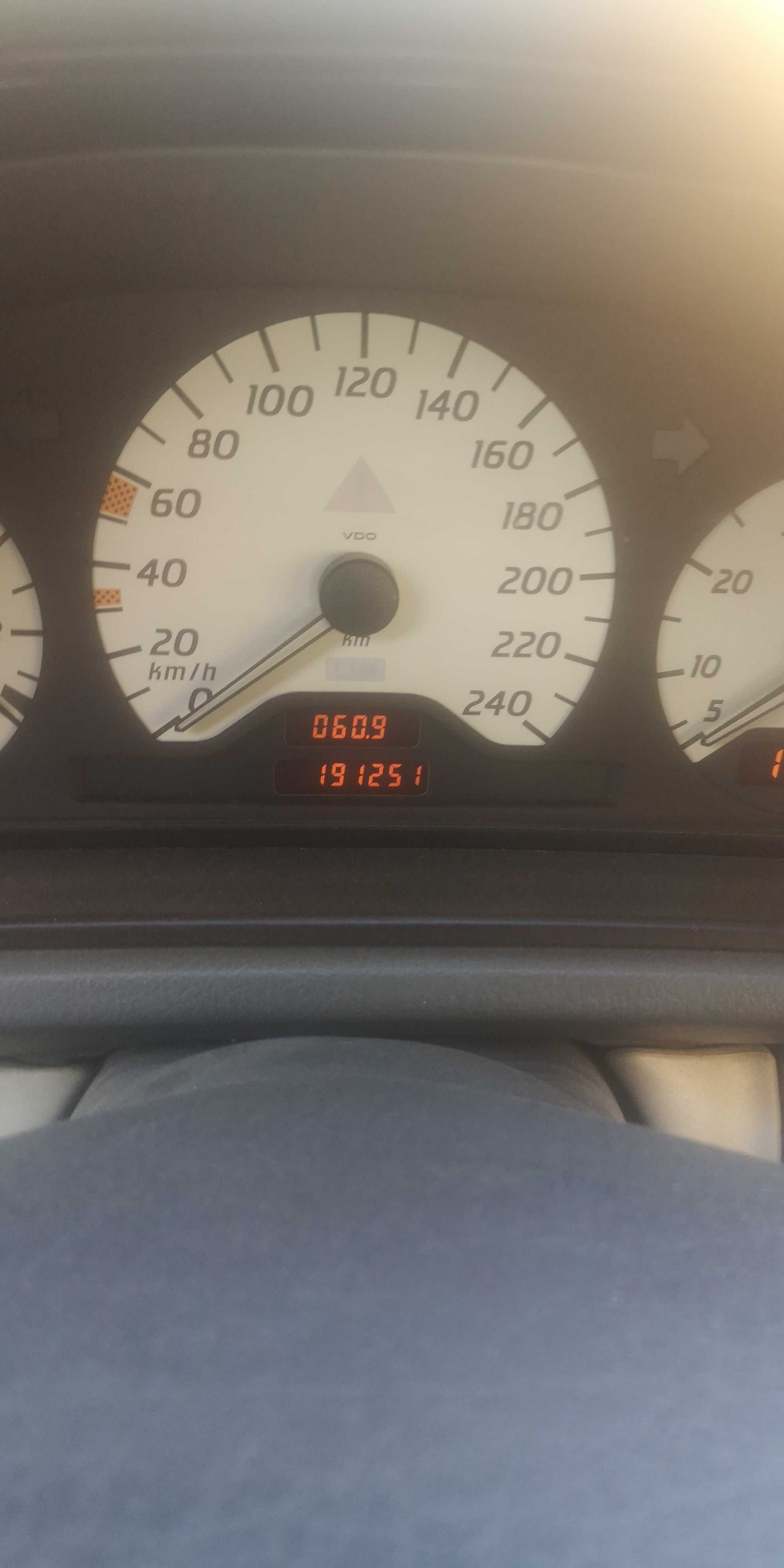 Продавам Мерцедес ЦЛК 200 Атмосверен 136кс