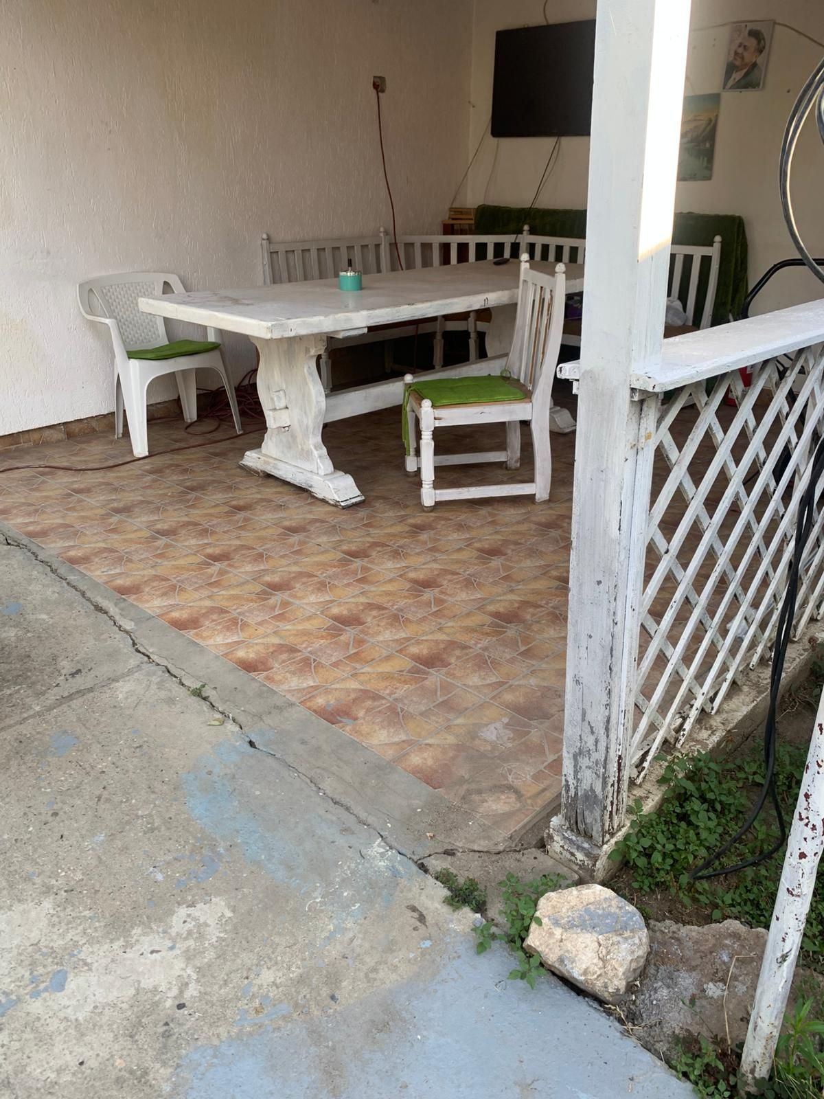 Închiriez  apartament la casă